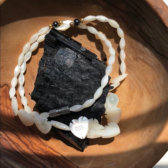 SOLD: Vintage Mother of Pearl Angel Fish Choker - Picture 2 of 3